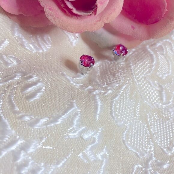 🎀 Swarovski Attract Stud Pierced Earrings Pink - Picture 1 of 6